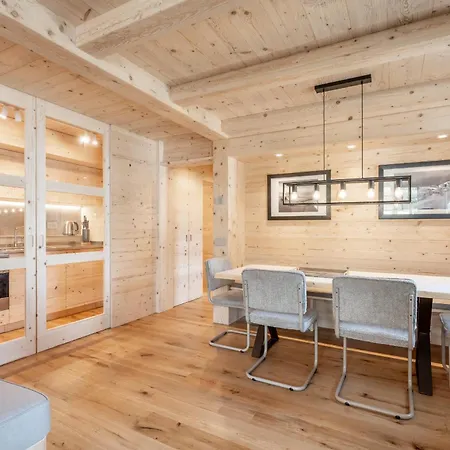 Daire Brand New Large 4 Bedroom In Great Location Cortina dʼAmpezzo
