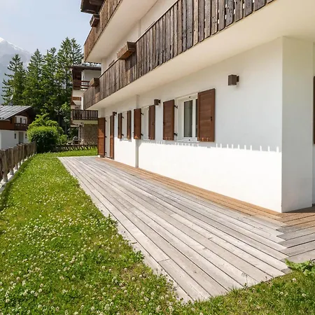 Lejlighed Brand New Large 4 Bedroom In Great Location