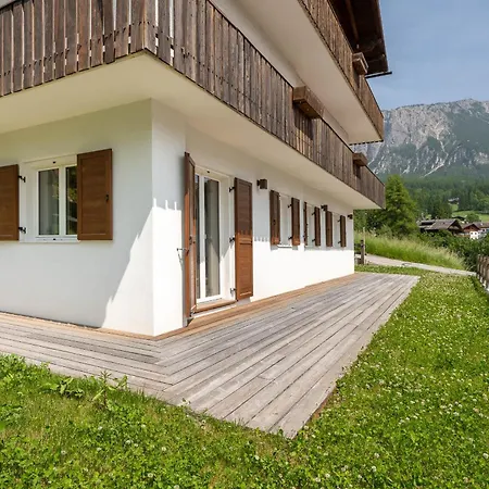 Brand New Large 4 Bedroom In Great Location Lejlighed